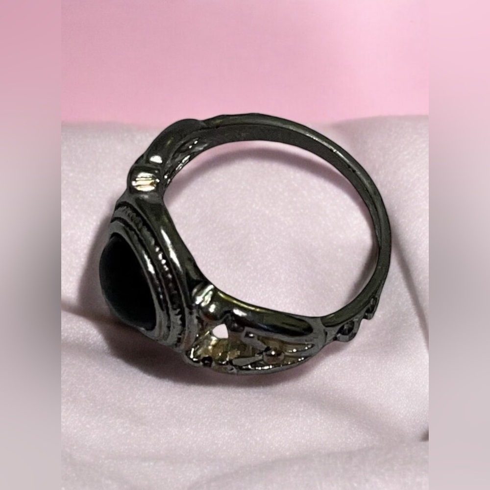 Vintage Bold And Beautiful Black Onyx Silver Tone Ring